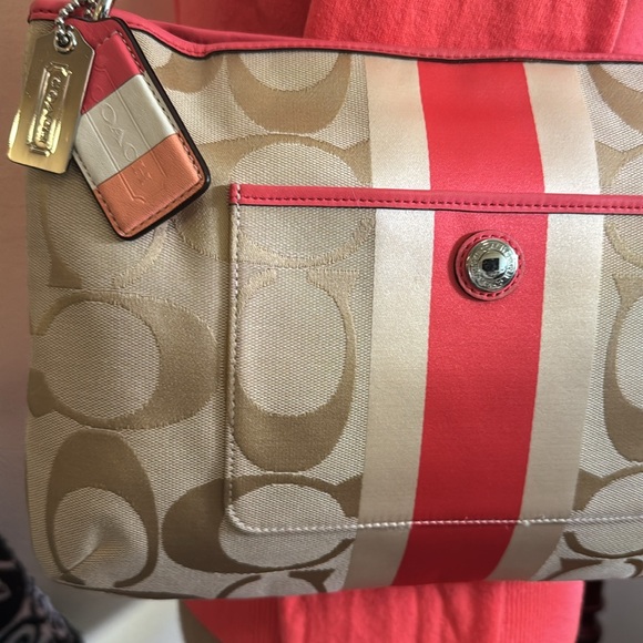 NWOT COACH medium sized handbag. Zip closure, multicolor tag & beautiful color. - Picture 2 of 16